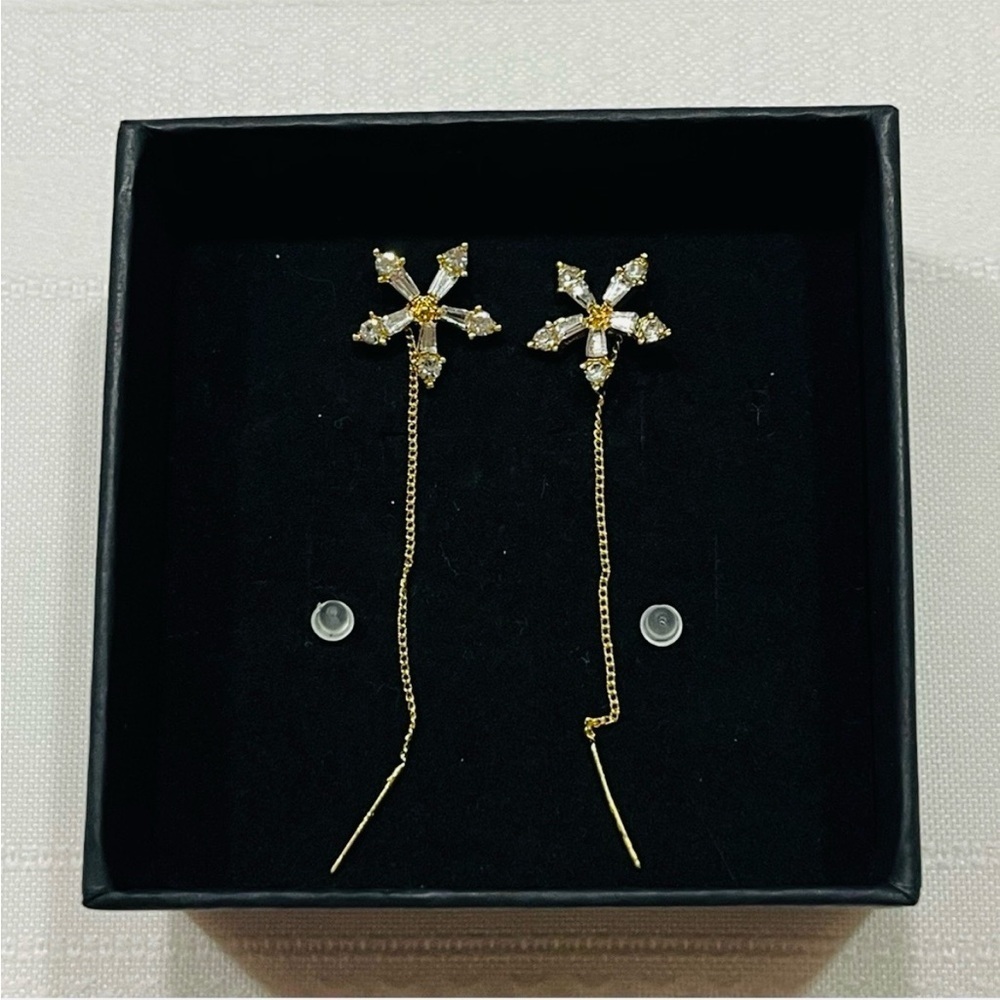 925 snowflake threader hanging drop earrings.  Easy to put on. Unique